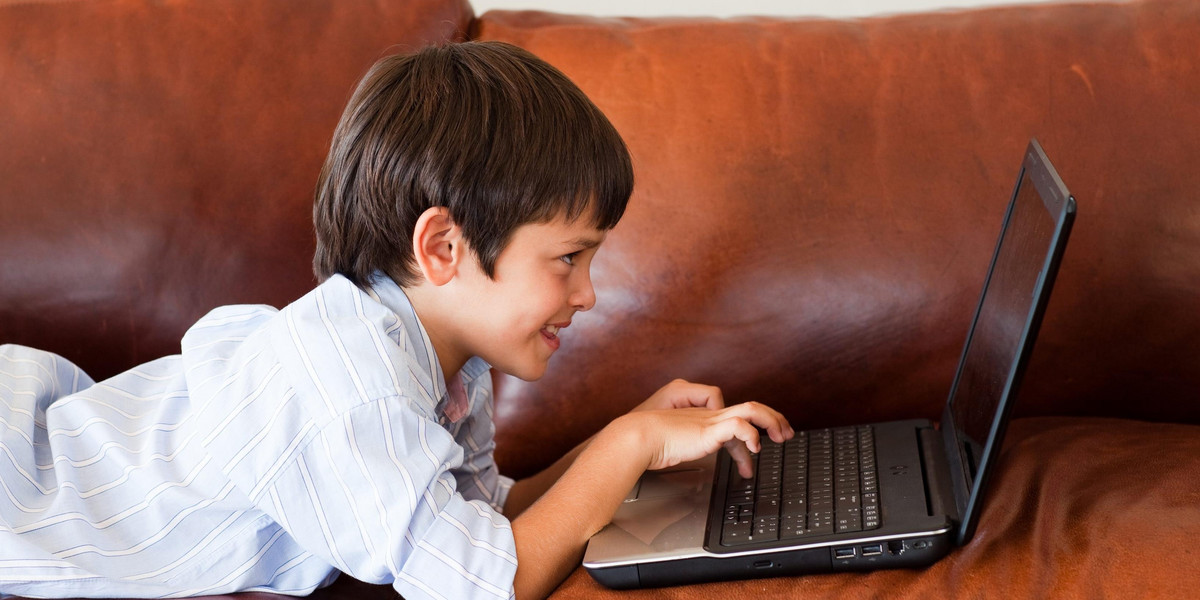 Dziecko i laptop