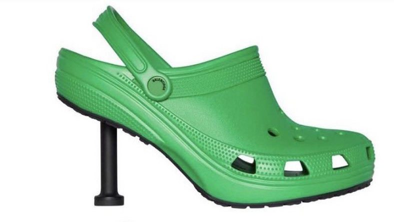 Crocs i Balenciaga – efektem współpracy buty na szpilce. Koszt: 1 tys. dol.