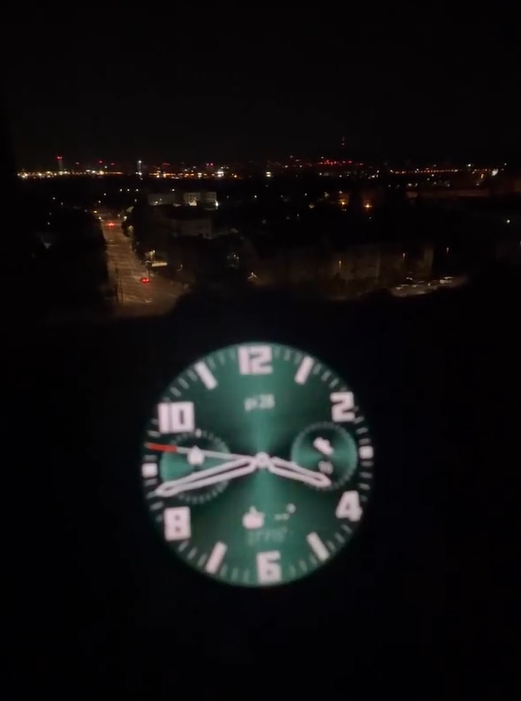 Pracovníci technických služieb kosili v nočných hodinách.
