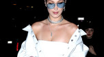 Bella Hadid w białej mini. Co za nogi!