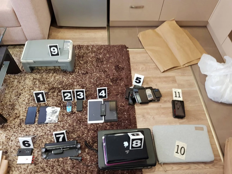 Pronađen veliki broj telefona, laptopova, tableta i drugih predmeta 