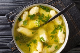 Evo kako da vam KNEDLE OD GRIZA za domaću supu uvek budu savršene: Trik je u ovom koraku