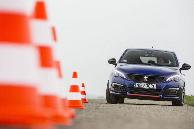 Peugeot 308 GTi - przeniesie cię w świat wyścigów