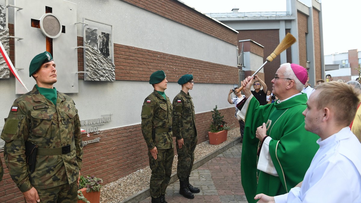 Tryptyk Zbrodni Wołyńskiej odsłonięto i poświęcono wczoraj w Toruniu z okazji 75. rocznicy tych tragicznych wydarzeń. - Pojednanie z narodem ukraińskim musi być dokonane w prawdzie - powiedział przewodniczący Kolegium Instytutu Pamięci Narodowej prof. Wojciech Polak.