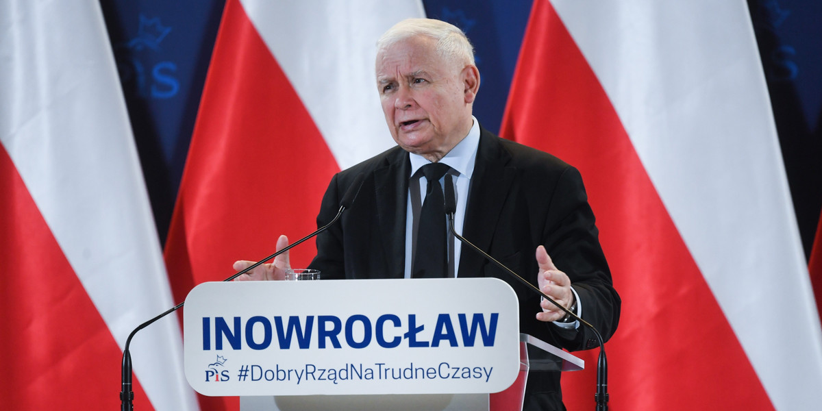 Policja użyła gazu po spotkaniu Jarosława Kaczyńskiego z mieszkańcami Inowrocławia. Jest decyzja prokuratury.