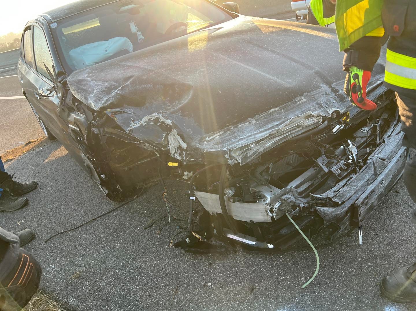 V piatok ráno došlo na diaľnici (A6) pri Potzneusiedl k vážnej dopravnej nehode.