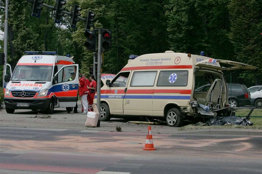 Tragiczny wypadek karetki. 2 osoby nie żyją