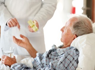 Seniorzy wciąż bez opieki geriatrycznej - ustawa o specjalnej opiece nie jest wdrażana