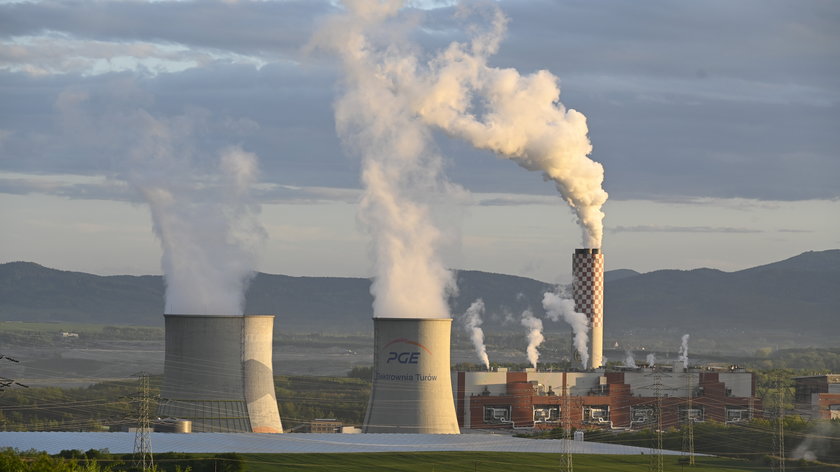 PGE przekonuje, że wyłączenie nowego bloku elektrowni Turów jest planowe.