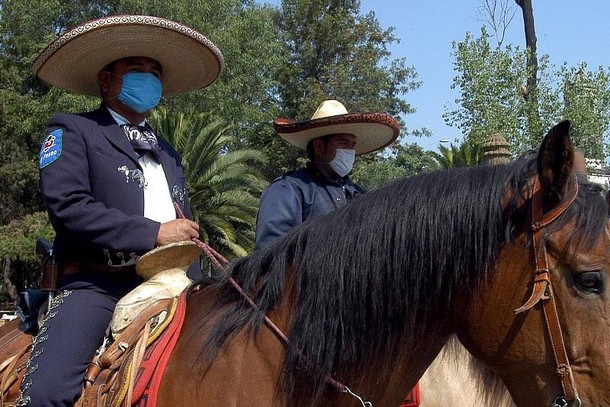 świńska grypa - policjanci w sombrero