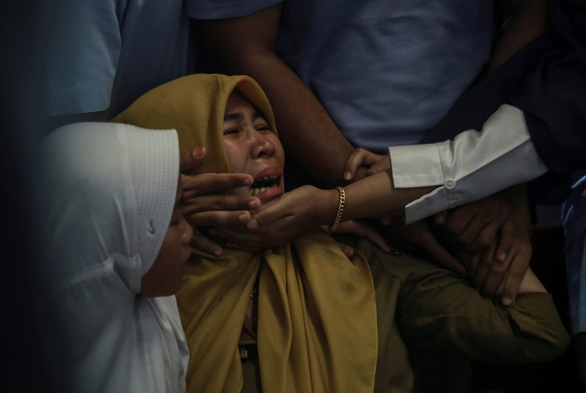 Katastrofa samolotu w Indonezji. Dramat rodzin ofiar na lotnisku