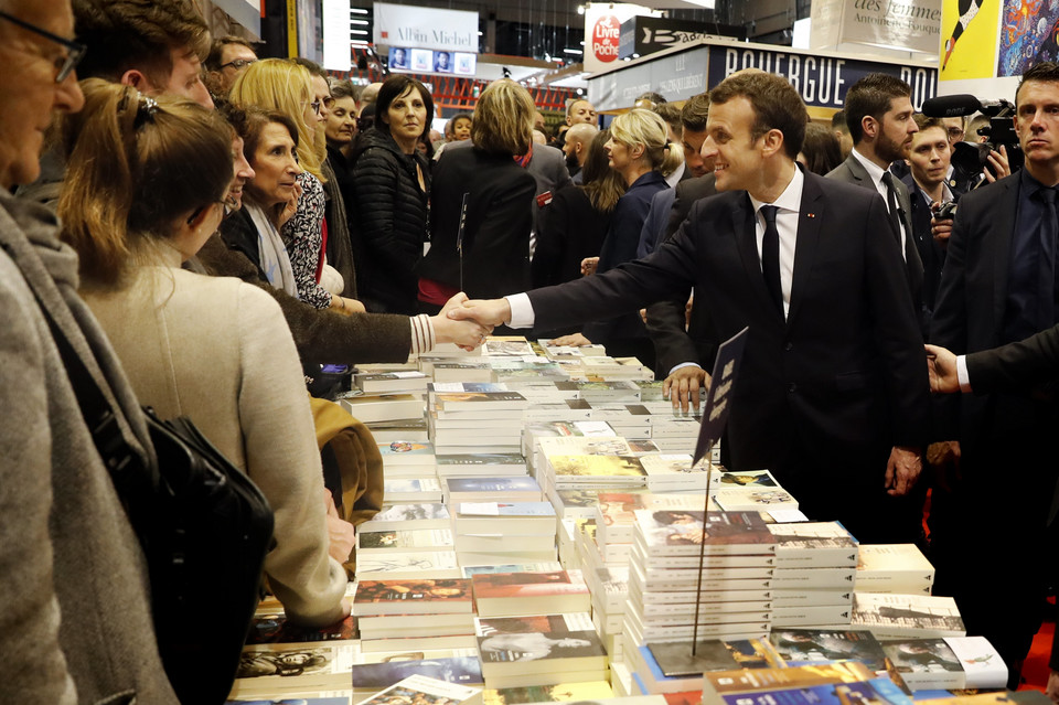 Macronowie na Targach Książki w Paryżu