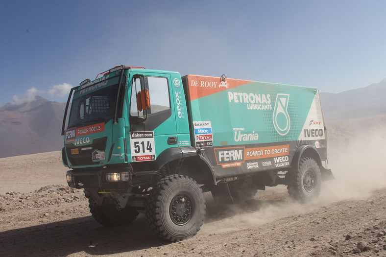 Dakar 2013: ciężarówka bez skrzyni, Małysz traci oddech (13. etap, wyniki, galeria)