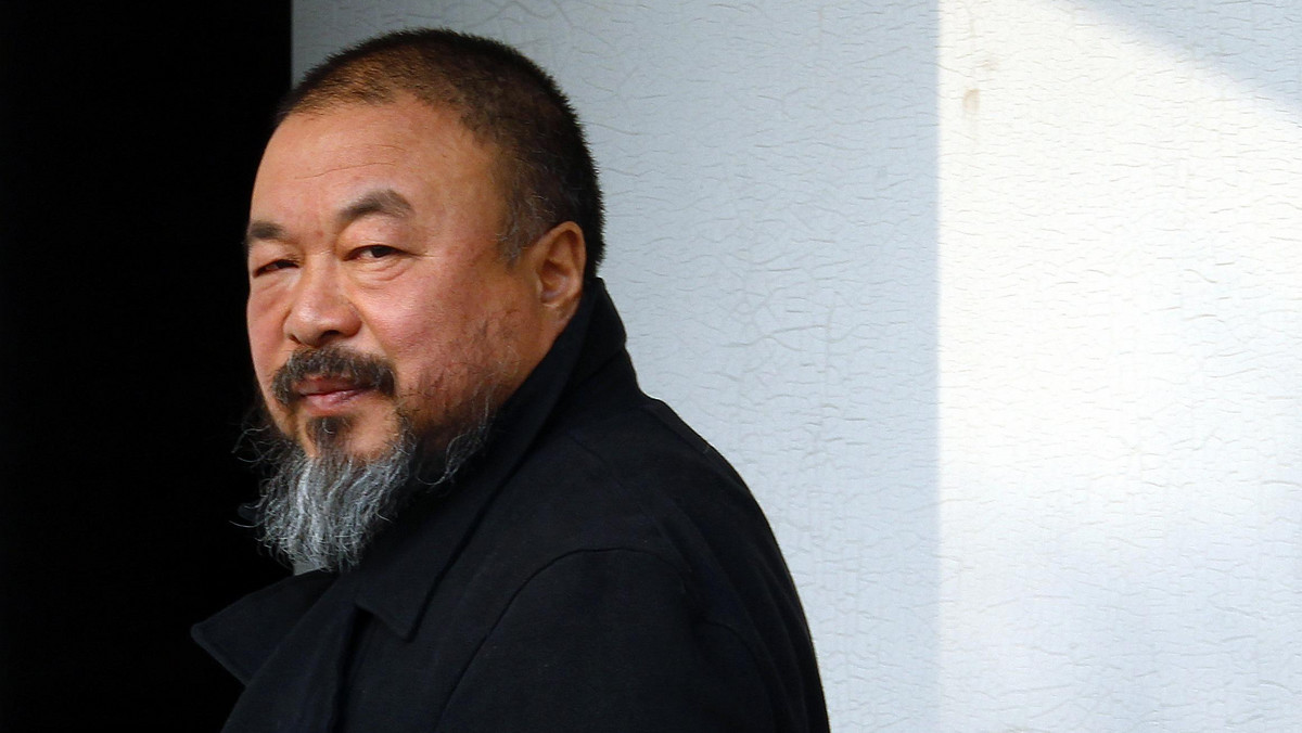 Chiński artysta i dysydent Ai Weiwei zdołał dziś przelać na konto pekińskiego urzędu finansowego kaucję wysokości 8,45 mln juanów (790 tys. euro). Środki te pochodzą od ok. 30 tys. osób, które wsparły artystę - informuje agencja dpa.