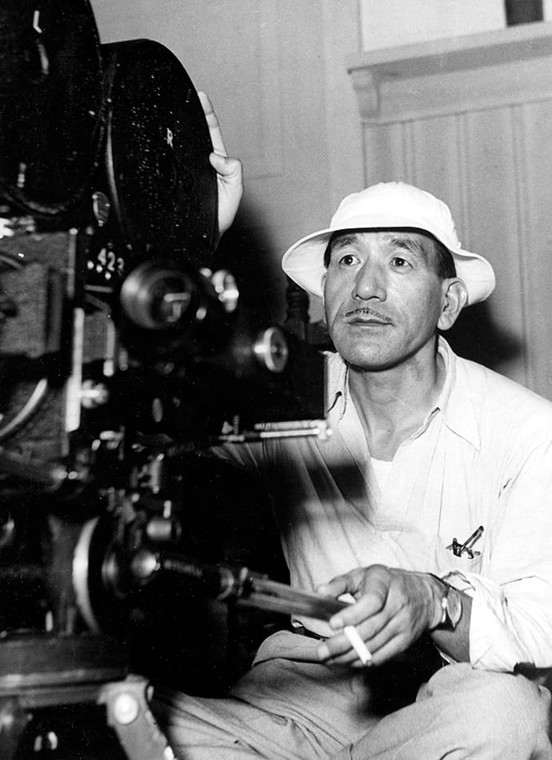 Yasuhiro Ozu podczas kręcenia filmu