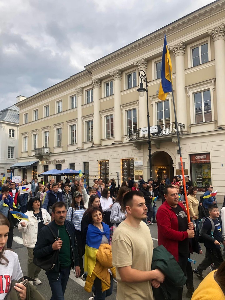 Ukraińcy wyrażają wdzięczność Polakom. W Warszawie odbył się marsz wdzięczności