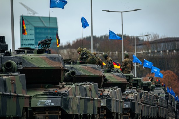 Armie państw NATO w drodze na Ukrainę. Na front jednak nie dojadą