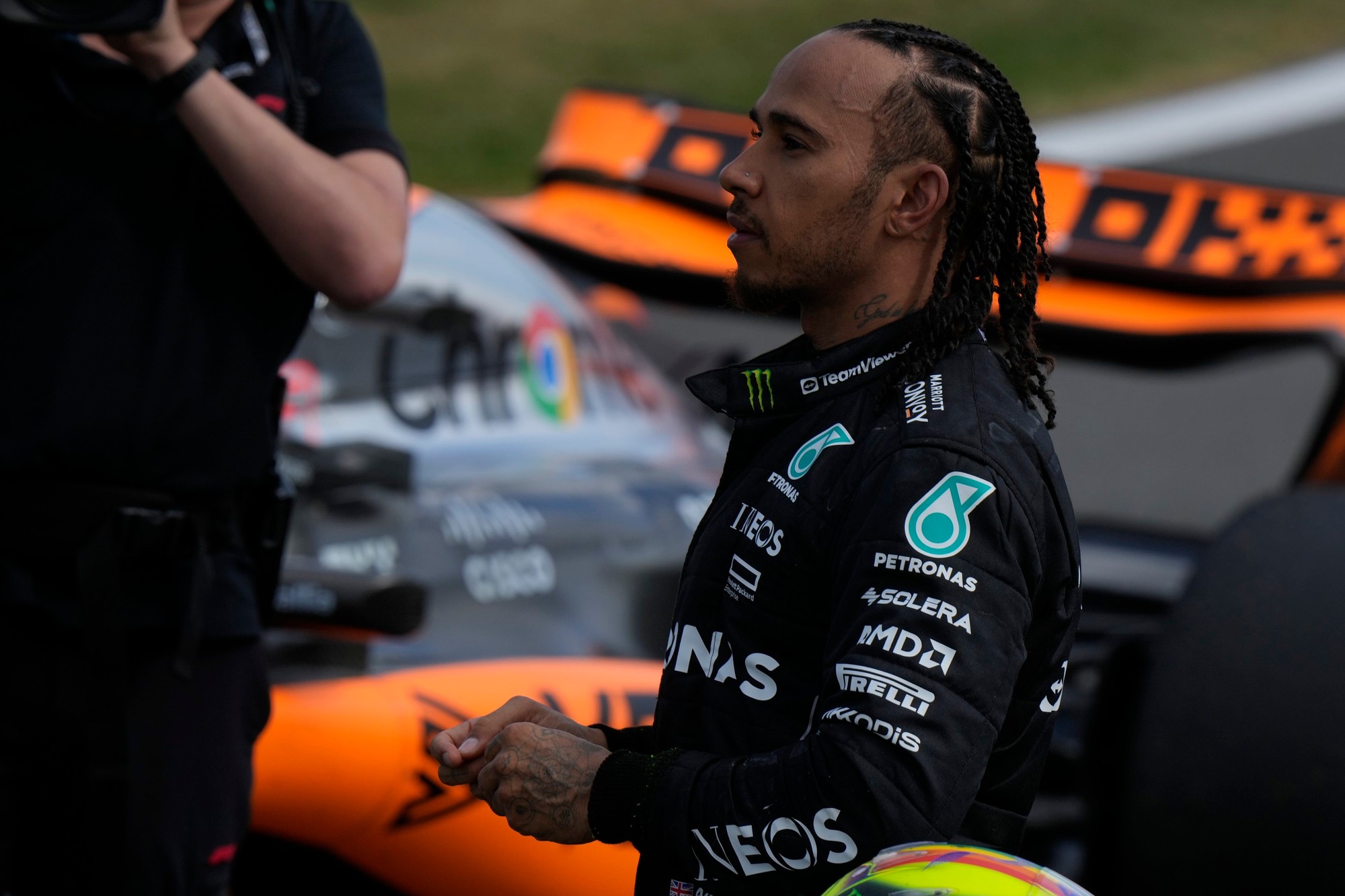 Pilot Mercedesu Lewis Hamilton z Veľkej Británie.