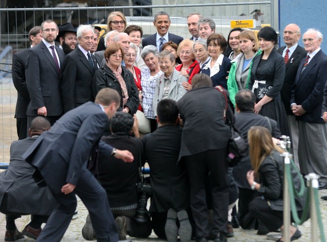 Wspólne zdjęcie przy Muzeum Historii Żydów Polskich