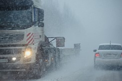 Potężne śnieżyce uderzą w Polskę. Będą zawieje śnieżne i bardzo trudne warunki na drogach. IMGW wskazuje datę i ostrzega przed paraliżem