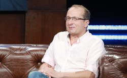 Robert Górski pozywa znaną reżyserkę za rzekomy związek. Jej synowa zabrała głos