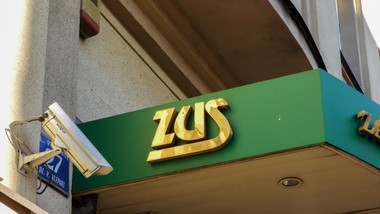 zus przypomina: pracujący emeryci muszą poinformować o dodatkowych prz