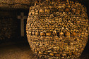 Katakumby — podziemny cmentarz w Paryżu