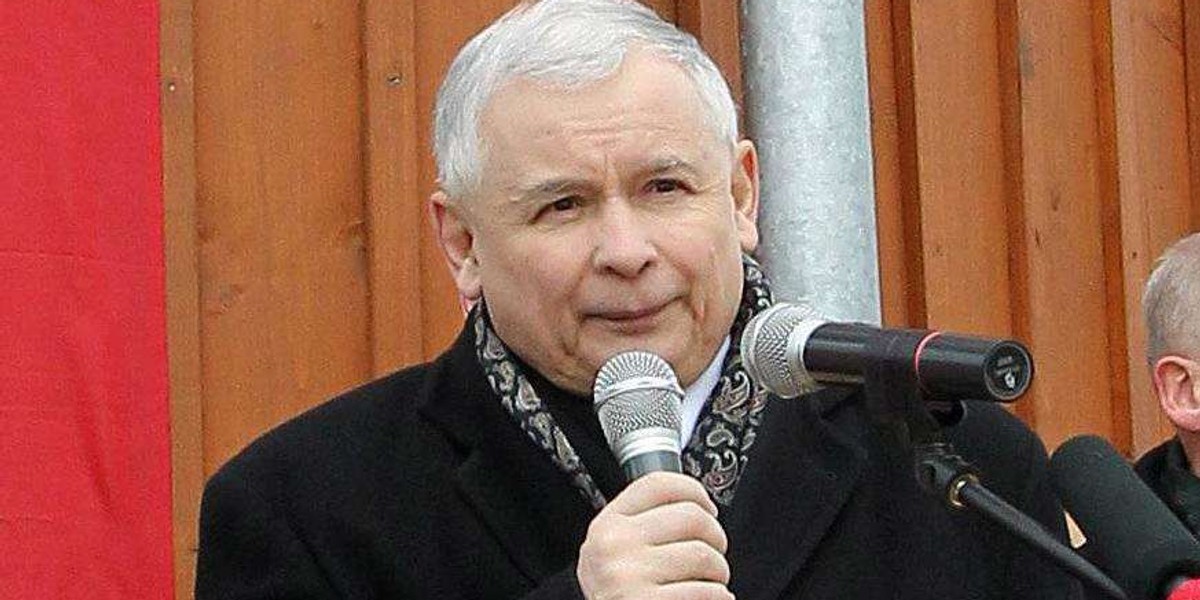 Kaczyński z rozpiętym rozporkiem. Przemawiał, gdy nagle...