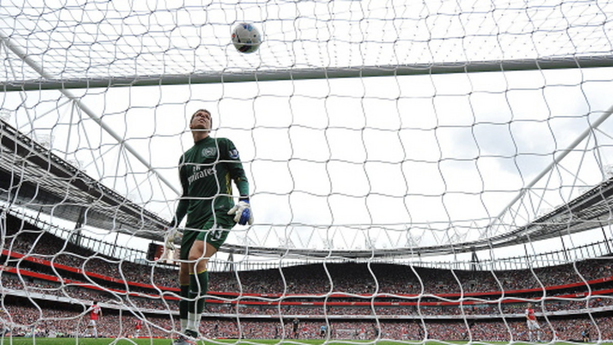 Pomimo tego, że Arsenal Londyn uległ na własnym stadionie Liverpoolowi 0:2 (0:0), pewny miejsca w bramce wciąż może być Wojciech Szczęsny. Media w Anglii zachwycają się występem młodego Polaka.