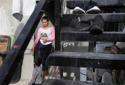 Rekordowa liczba dzieci na granicy z Meksykiem. Ośrodki dla nieletnich przeciążone