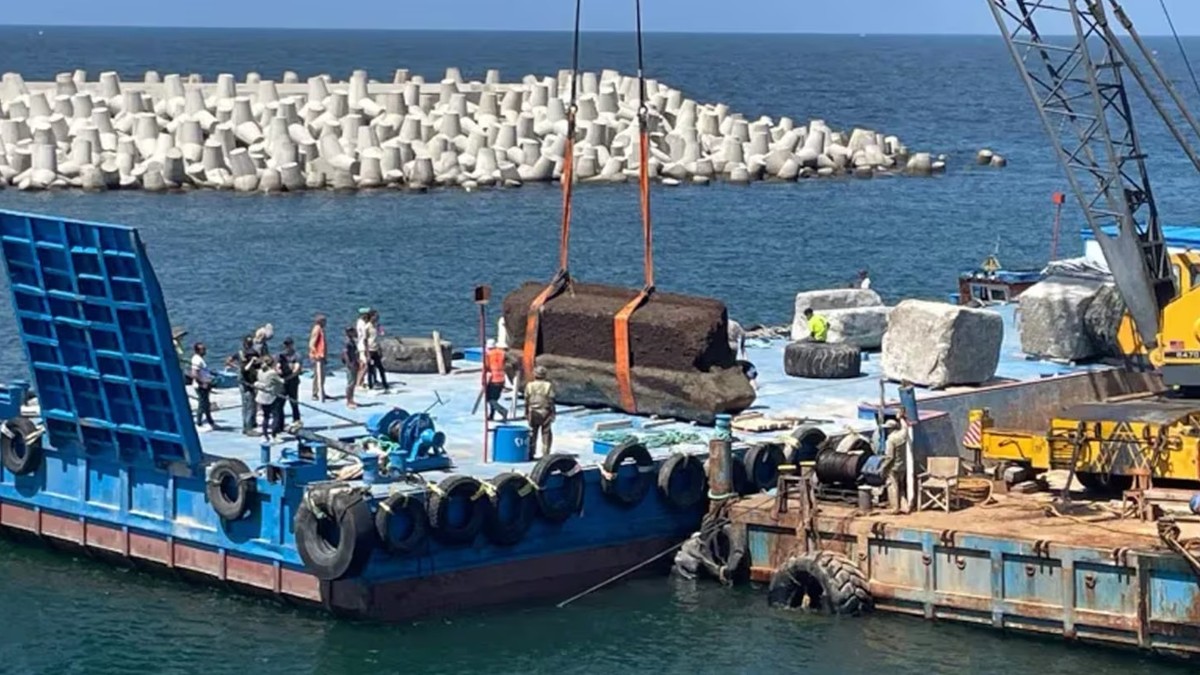 Izvađen deo Aleksandrijskog svetionika