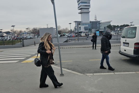 "DOKLE VIŠE? PREJADNO JE" Pevačica (46) kipti od besa: "Ne znam gde smo zastranili, ovo oštećuje mozak"