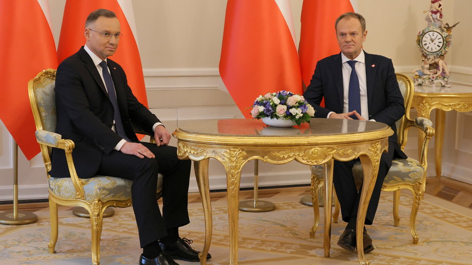Od lewej: Andrzej Duda i Donald Tusk w Pałacu Prezydenckim (15.01.2024)