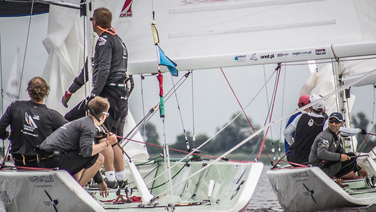 Zakończyły się 3-dniowe regaty Szczecin Match Race zaliczane do punktacji Pucharu Świata w match racingu. Były to czwarte regaty cyklu Polish Match Tour w 2013 roku, rozgrywanego na różnych akwenach Pomorza Zachodniego. Bazą regat była Marina Club w Szczecinie, a akwenem jezioro Dąbie. Regaty Szczecin Match Race miały bardzo wysoki współczynnik punktowy (grade 2) ponieważ na liście startowej znalazło się 10 załóg z Danii, Finlandii, Chorwacji i Polski, wszystkie sklasyfikowane w czołowej 100 rankingu Pucharu Świata a aż 7 z nich w czołowej 50.