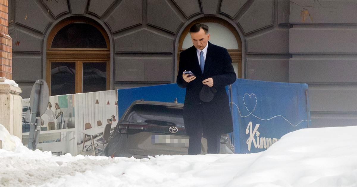 Zbigniew Ziobro zostaje na Węgrzech. Większość Polaków chce, by stanął przed sądem w kraju