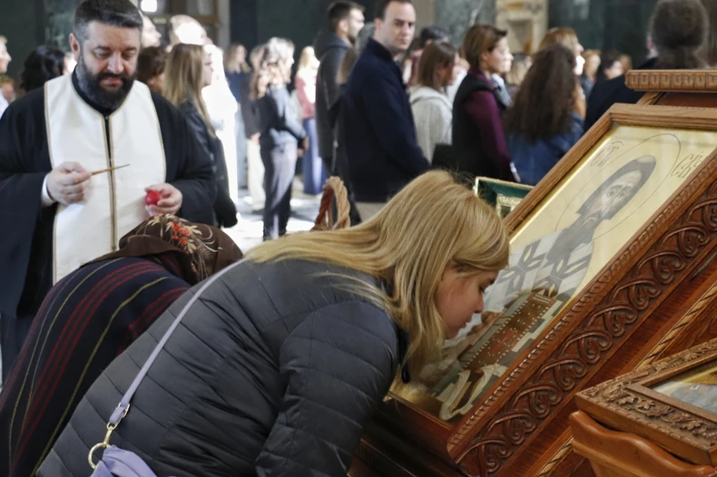 Celivanje ikone u Hramu Svetog Save