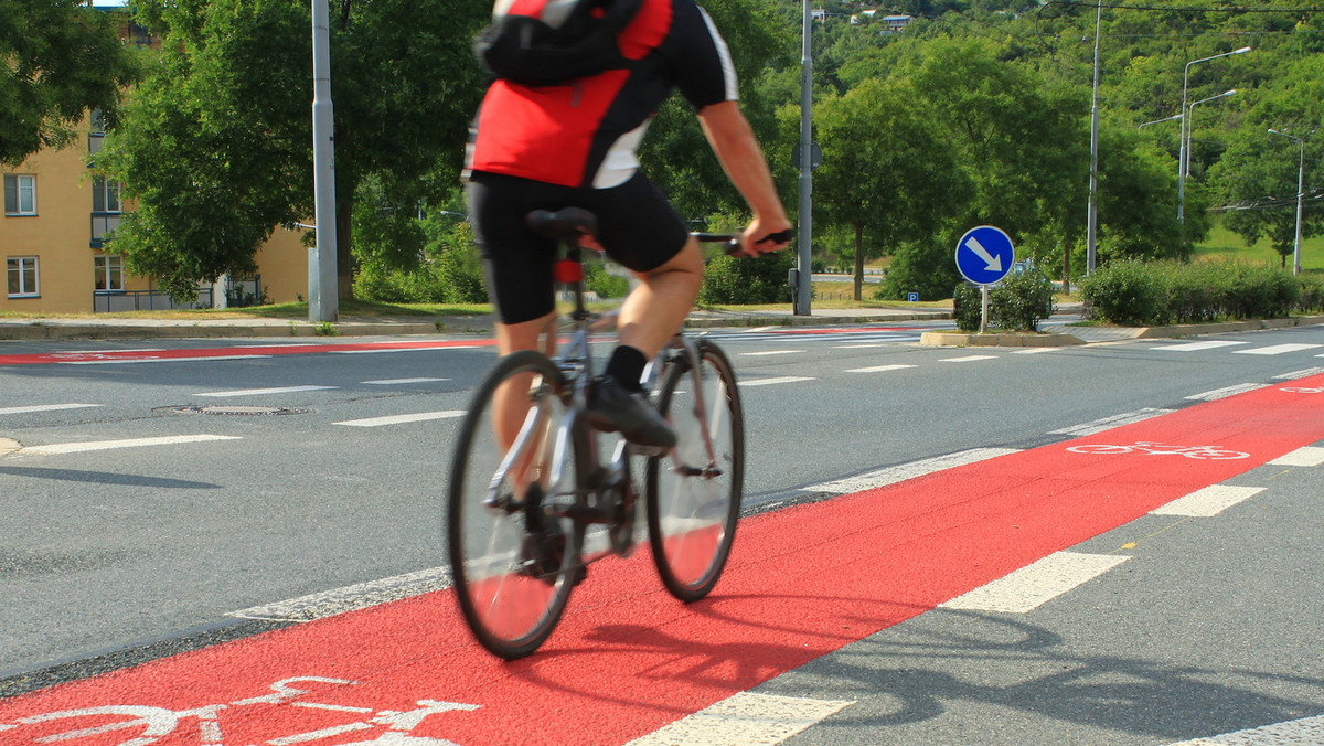 W ubiegłym tygodniu miasto podpisało kolejną umowę związaną ze ścieżkami rowerowymi. A w ciągu ostatnich dni ogłosiło dwa nowe przetargi na budowę kolejnych. Zgodnie z planem ma powstać ok. 40 km nowych dróg dla rowerzystów. Zostanie też stworzona specjalna mapa.