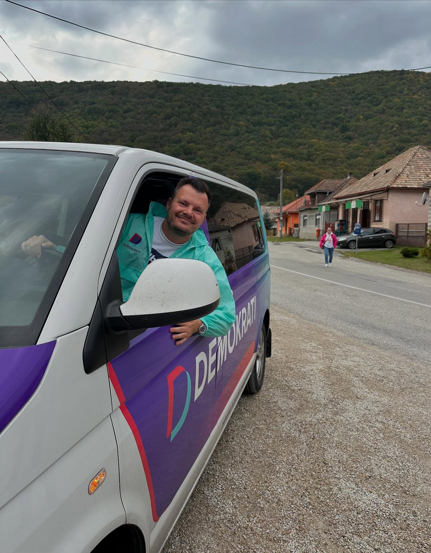 Člen strany Demokrati Michal Pavík.