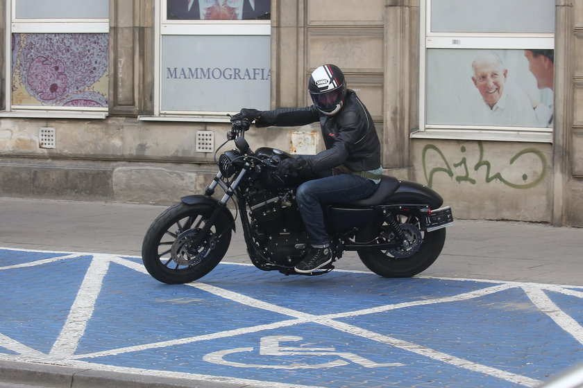 Alan Andersz na motocyklu