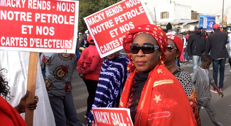 Des Sénégalais manifestent pour obtenir leur carte d'électeur (2019)