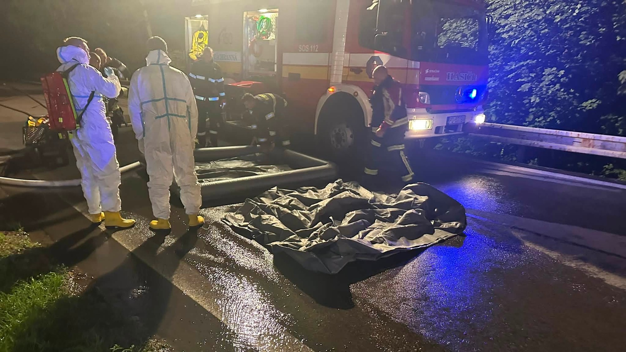 Vo Vyšehradnom unikal chlór z nádrží kamióna