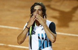 Ten 18-latek nie miał litości dla faworytów. Odprawił Wawrinkę i Nishikoriego