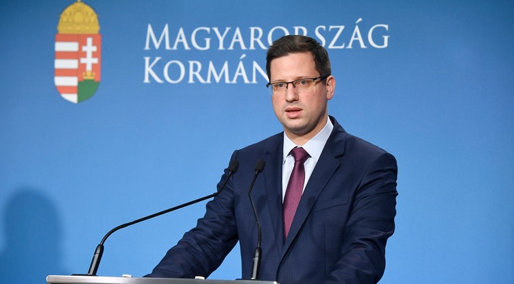 Gulyás Gergely Miniszterelnökséget vezető miniszter a koronavírus-fertőzés elleni védekezésért felelős operatív törzs sajtótájékoztatóján a Miniszterelnöki Kabinetiroda sajtótermében 2020. március 11-én