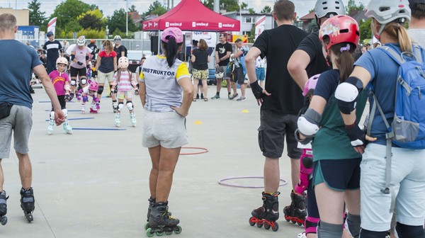 Rolki, wrotki, in-line hokej, jazda figurowa, jazda szybka i wiele innych atrakcji czeka na uczestników wydarzenia. 