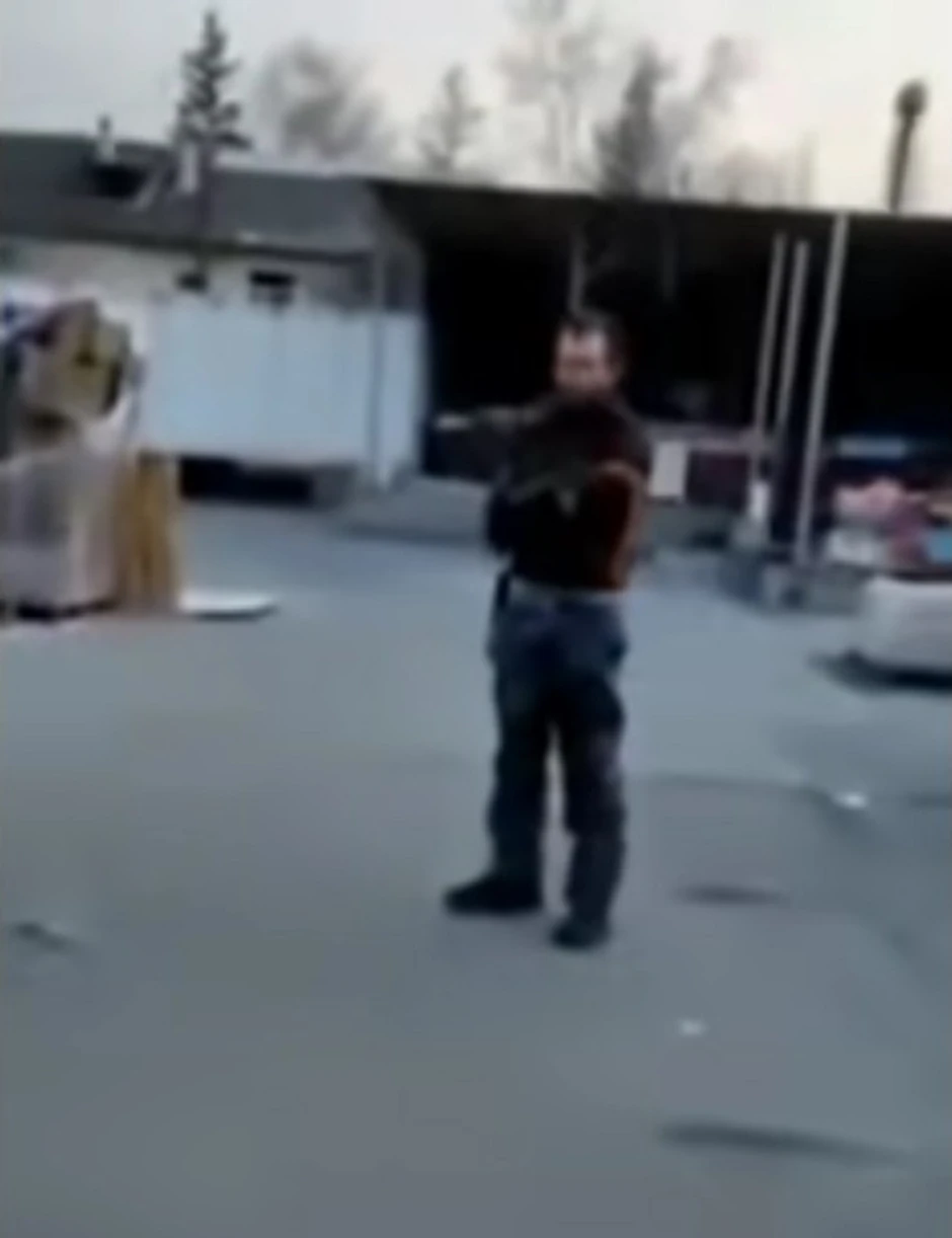 Snimak na kojem navodno ukrajinski vojnici pucaju na ruske zarobljenike