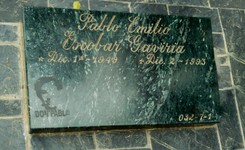 'Lepszy grób w Kolumbii niż więzienie w Ameryce'. Jak zginął Pablo Escobar? Wersji jest co najmniej kilka