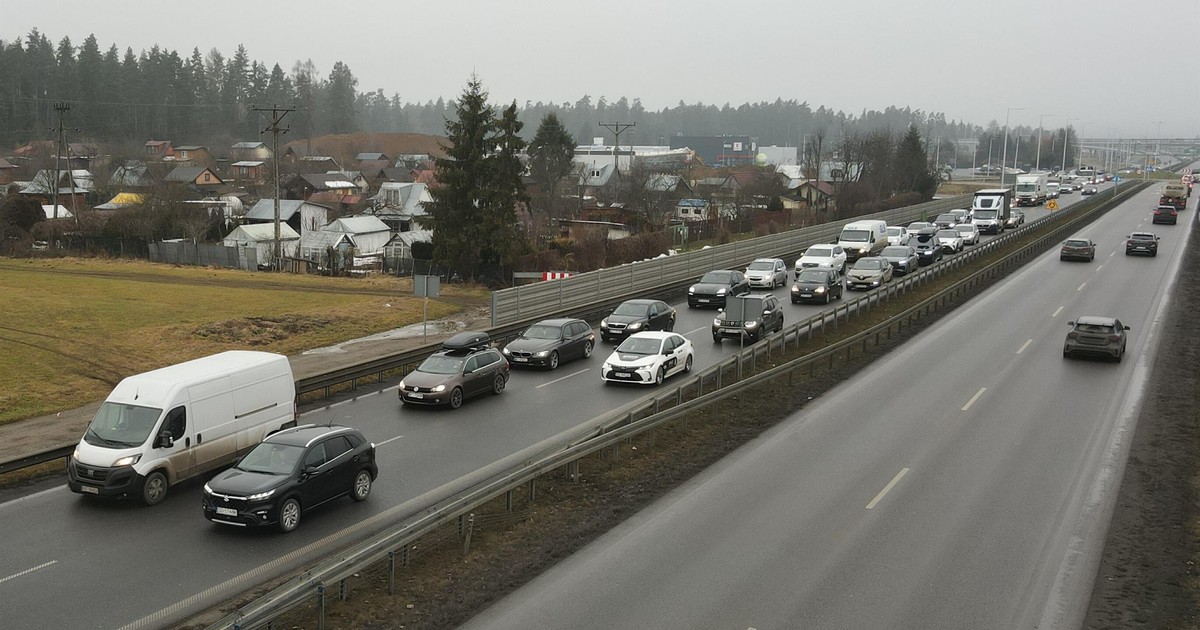Świąteczny paraliż Zakopianki. Auta stoją w korkach, a mieszkańcy nie chcą nowej drogi