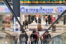 Carrefour obchodzi zakaz handlu. Już nawet 120 sklepów otwartych w niedziele