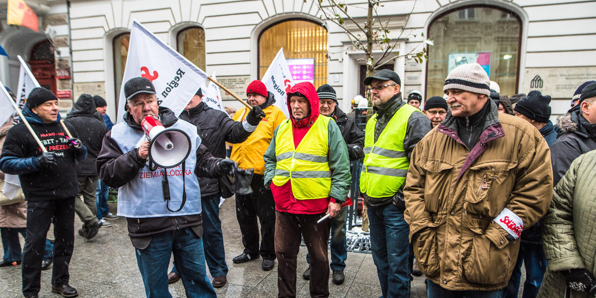 Pracownicy Veolii Energii Łódź protestowali na ul. Piotrkowskiej przed zmianami w firmie