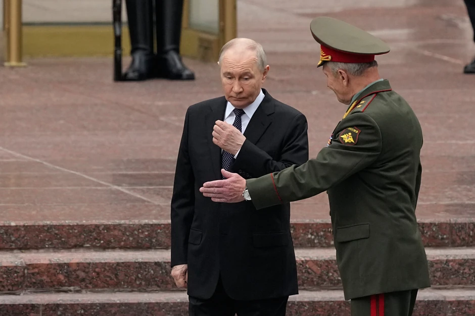 Vladimir Putin i general-potpukovnik Jevgenij Selezenjev, načelnik Teritorijalnog garnizona Moskve, u prestonici Rusije 22. juna 